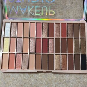 Eyeshadow Palette - Multi-Color